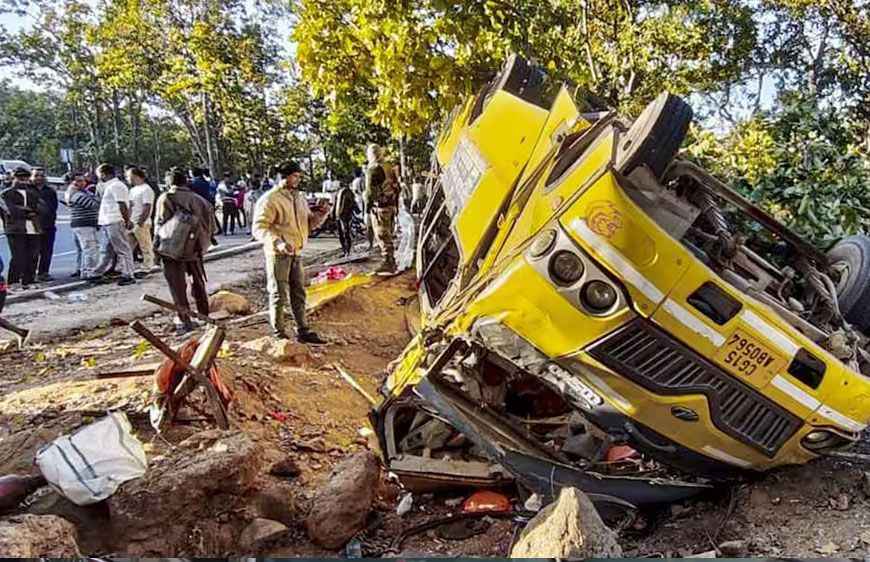 झारखंड में बारात बस हादसा: ब्रेक फेल होने से 9 की मौत, 80 घायल