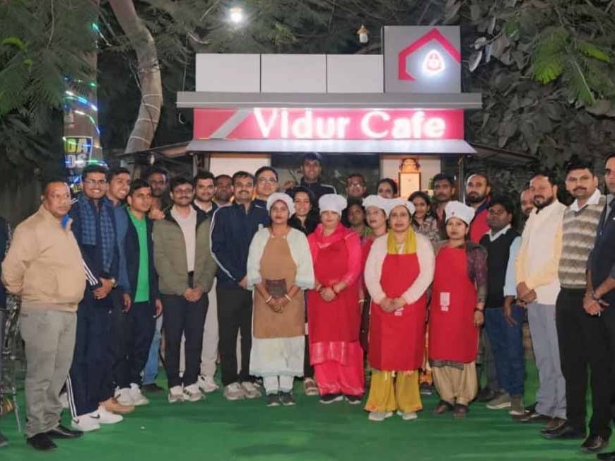 बिजनौर की रितु बनी उद्यमी, कैफे से रोजाना सात हजार रुपये की कमाई