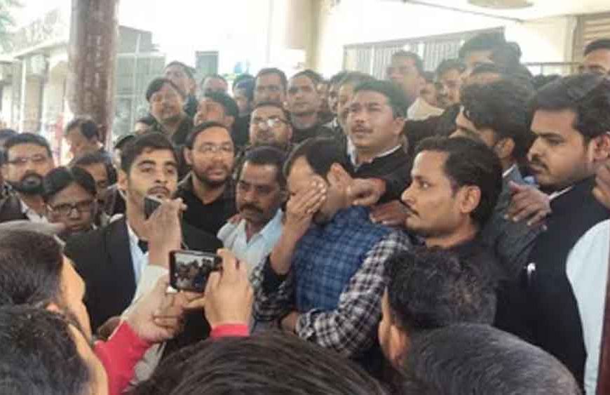 ASP अनुज चौधरी पर FIR के आदेश के बाद जज का तबादला, संभल के वकीलों में उबाल
