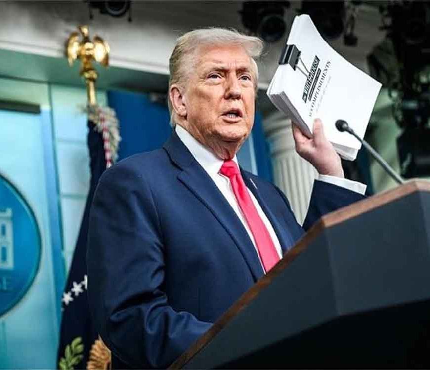 ट्रंप पर टैरिफ का संकट: एक फैसले से अमेरिका को सैकड़ों अरब डॉलर का झटका!