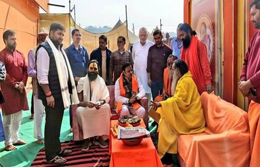 उप मुख्यमंत्री शुक्ल ने प्रयागराज में त्रिवेणी संगम में स्नान कर किया पूजन