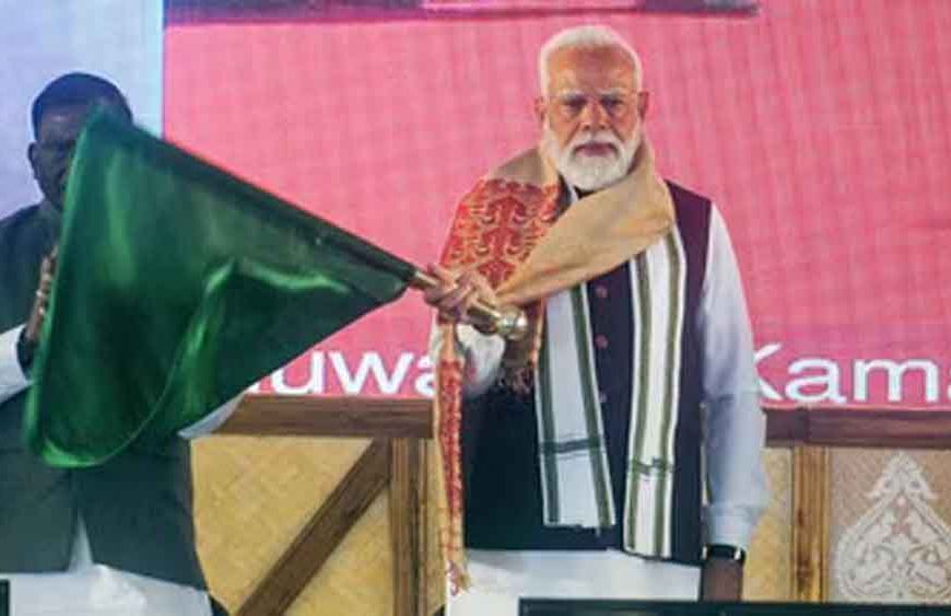 आज फिर रेल यात्रियों को बड़ी सौगात: पीएम मोदी ने 3 नई ‘अमृत भारत’ ट्रेनों को दिखाई हरी झंडी, जानें रूट-टाइमिंग