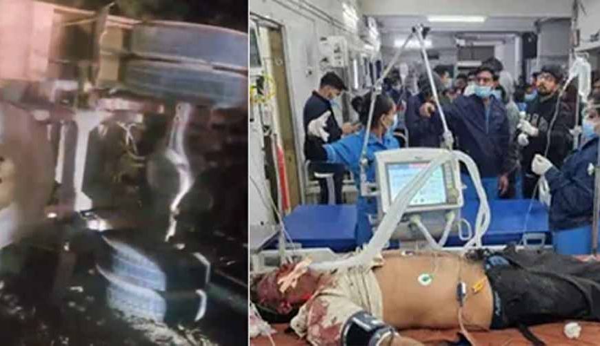 गुजरात में डिवाइडर तोड़कर इनोवा पर पलटा ट्रक, 7 राजस्थानियों की मौत