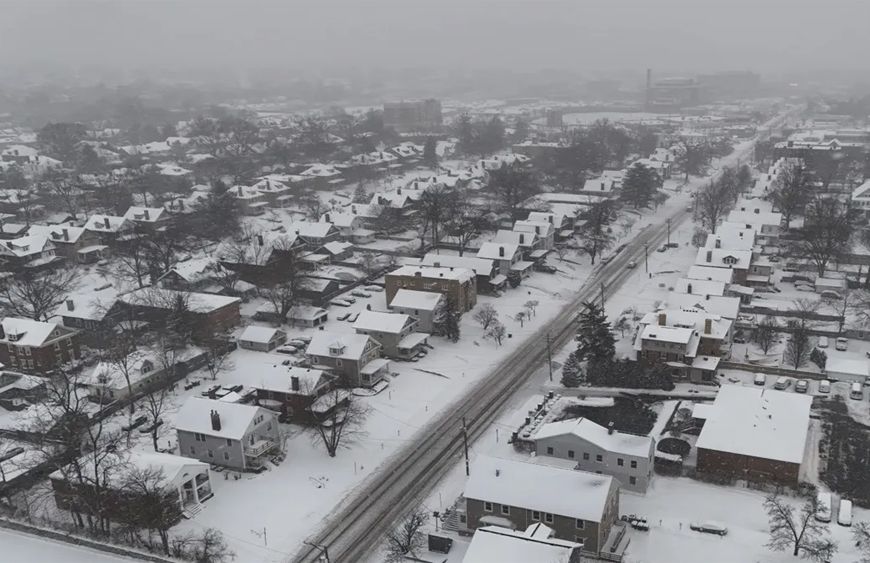 अमेरिका में बर्फीले तूफान की तबाही: 25 की मौत, 7 लाख घरों की बिजली गुल, उड़ानें ठप