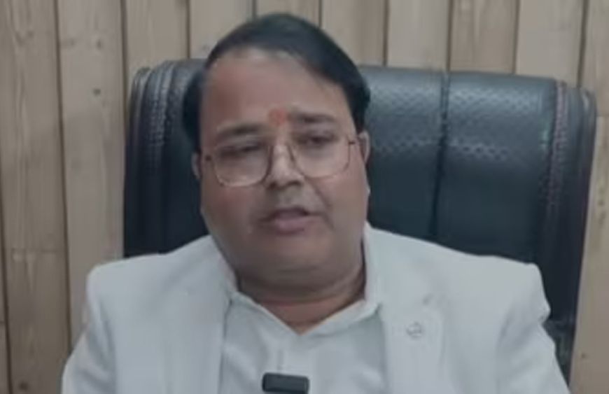 शंकराचार्य विवाद गरमाया: योगी के समर्थन में GST के डिप्टी कमिश्नर प्रशांत सिंह ने दिया इस्तीफा