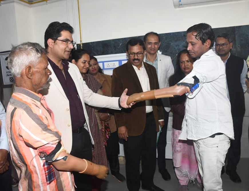 स्वास्थ्य विभाग की पहल से ज़िंदगी को नई रफ्तार, कोई फिर चलाएगा गाड़ी तो कोई थामेगा कलम