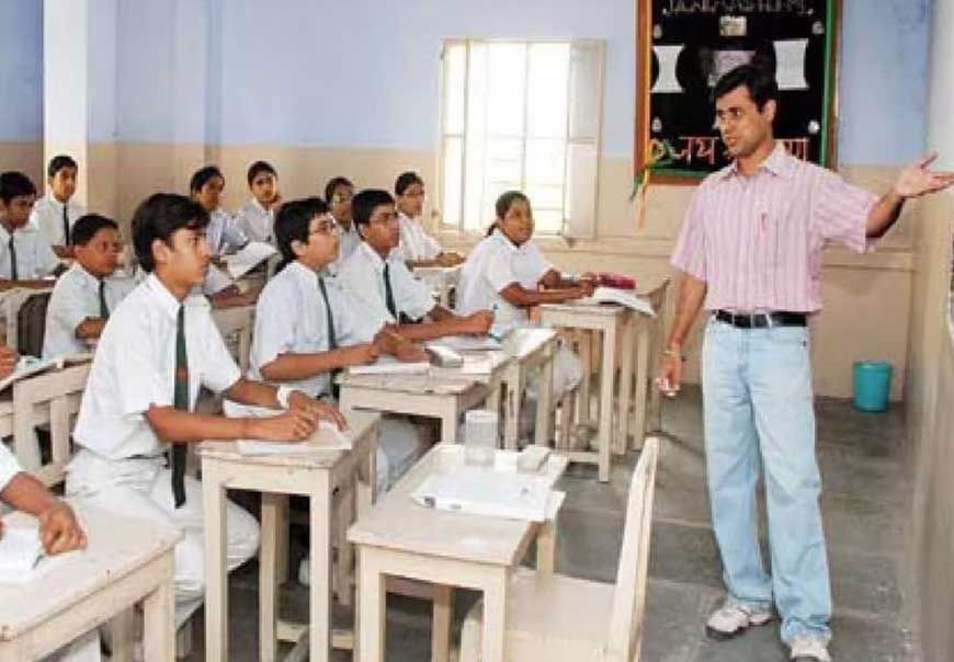 शिक्षक घर जाकर पढ़ा रहे छात्राओं को, 10वीं-12वीं में शत-प्रतिशत रिजल्ट के लिए अनोखी पहल