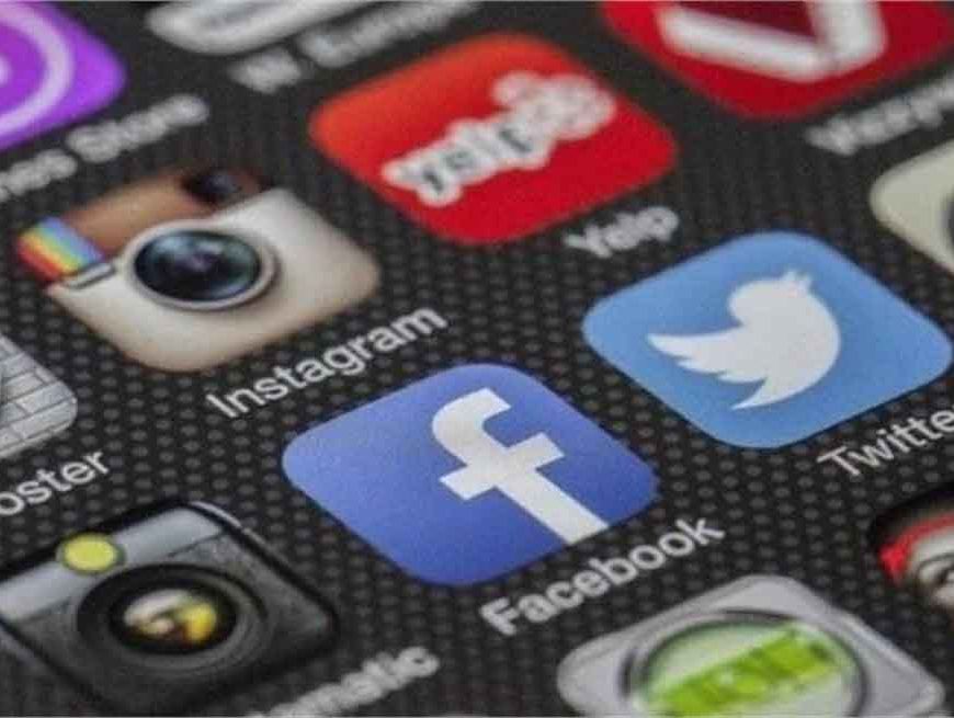 फ्रांस ने उठाया बड़ा कदम: 15 साल से कम उम्र के बच्चों के लिए सोशल मीडिया पर पूर्ण प्रतिबंध