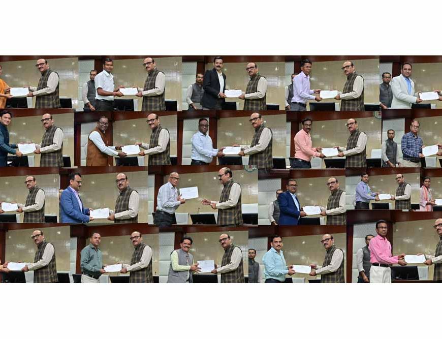 ई-ऑफिस में उत्कृष्ट प्रदर्शन: मुख्य सचिव विकासशील ने अधिकारी-कर्मचारियों को किया सम्मानित