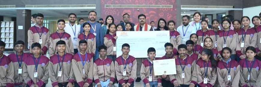 दिल्ली में आयोजित मॉडल यूथ ग्राम सभा में कोसमगुड़ा एकलव्य विद्यालय के युवाओं को मिला प्रथम पुरस्कार