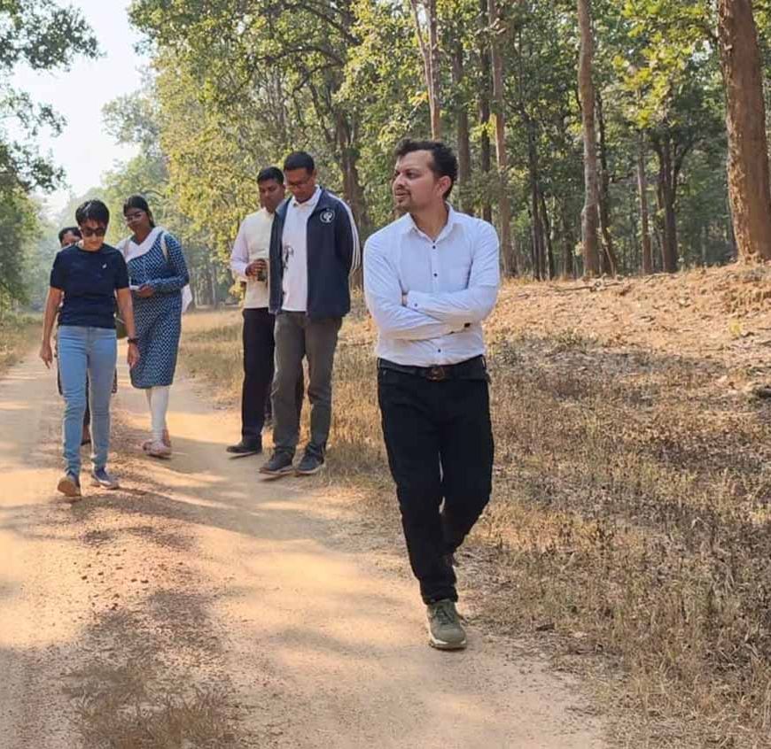 वन प्रबंधन की व्यवहारिक सीख: बारनवापारा वन्यजीव अभयारण्य में प्रशिक्षु भारतीय वन सेवा अधिकारियों को प्रशिक्षण