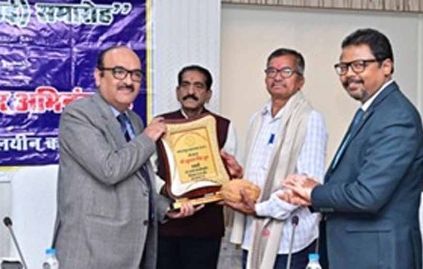 सम्मान के साथ विदाई: मुख्य सचिव कार्यालय के अवर सचिव अरूण कुमार हिंगवे सहित दफ्तरी खुमान सिंह व कन्हैया लाल सेवानिवृत्त