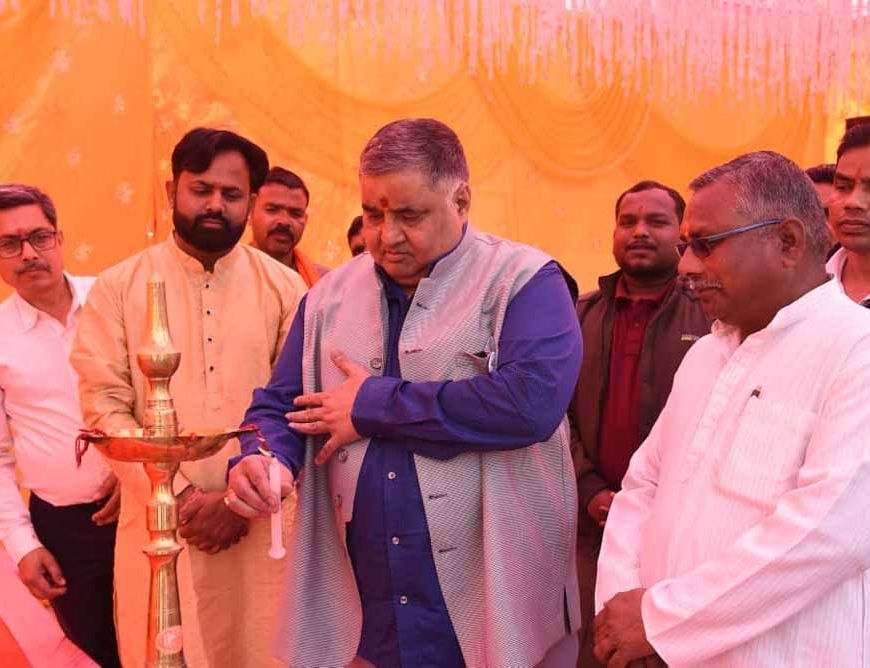 पर्यटन एवं संस्कृति मंत्री  राजेश अग्रवाल ने अंबिकापुर के विश्वकर्मा मंदिर में पूजा-अर्चना कर छत्तीसगढ़वासियों के सुख-समृद्धि की कामना की