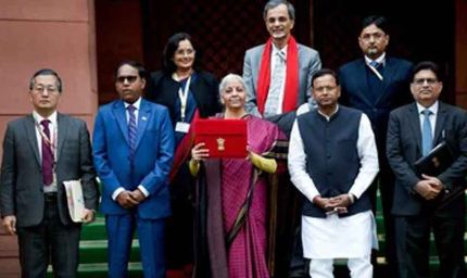 निर्मला सीतारमण का ऐतिहासिक कारनामा: लगातार 9वीं बार बजट पेश, अब अगला रिकॉर्ड भी निशाने पर