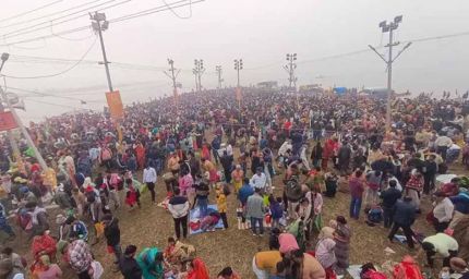 माघी पूर्णिमा पर संगम में उमड़ा जनसैलाब, करीब 2 करोड़ श्रद्धालुओं ने लगाई आस्था की डुबकी