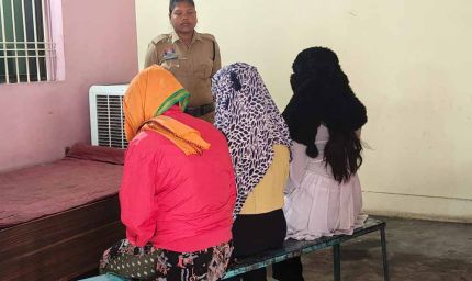 किराये के मकान में चल रहा था देहव्यापार, पुलिस छापे में सेक्स रैकेट का खुलासा