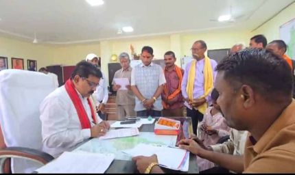 उपमुख्यमंत्री विजय शर्मा ने विधायक कार्यालय में आमजन से की मुलाकात