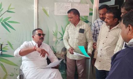 देश के अनोखे और अकेले विधायक, जो हर मंगलवार जनता की समस्याएँ सुनते हैं