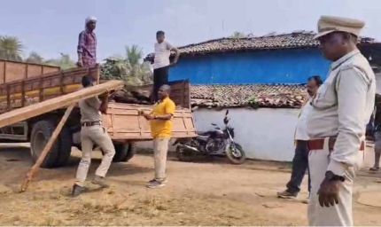 सागौन तस्करी पर वन विभाग का प्रहार, दो तस्करों के ठिकानों पर छापे, 5 लाख से ज्यादा की लकड़ी जब्त