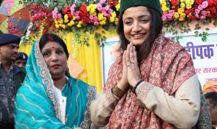 मंच, माइक, माला… अब परिवार पूरा मैदान में? बीवी-बेटे के बाद बहू साक्षी मिश्रा की एंट्री के संकेत
