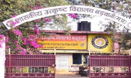 शिकायतकर्ता शिक्षक पर गिरी गाज, दो वेतनवृद्धियाँ रोकी