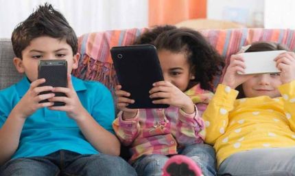 ऑस्ट्रेलिया के बाद यूरोप में सख्ती, स्पेन और ग्रीस में बच्चों के लिए सोशल मीडिया बैन की तैयारी