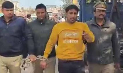 स्कूटी से छह किमी पीछा कर पुलिस ने सपा नेता को पकड़ा, इलाके में निकाला जुलूस, क्या हैं आरोप?