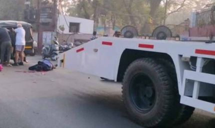 ट्रैफिक पुलिस की गाड़ी की चपेट में आए दो मासूम बच्चे, एक की मौके पर मौत
