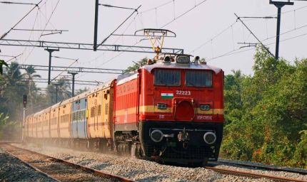 एमपी के इस शहर में पहली बार पहुंची रेल, भोपाल-रामगंज मंडी रेल लाइन पर राजगढ़ तक चली उम्मीदों की रेल