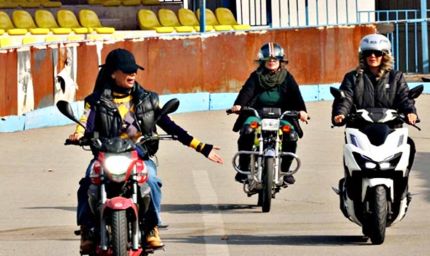 इरान में महिलाओं को मिली बाइक चलाने की आज़ादी, नया कानून लागू