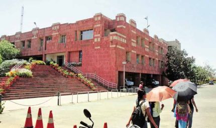 JNU में हड़ताल का असर: पदाधिकारियों को एक साल के लिए बाहर किया गया, वापस लेने की उठी मांग