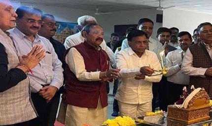 अक्षरधाम मंदिर में उप मुख्यमंत्री श्री देवड़ा ने की नागरिकों की सुख-समृद्धि के लिये प्रार्थना