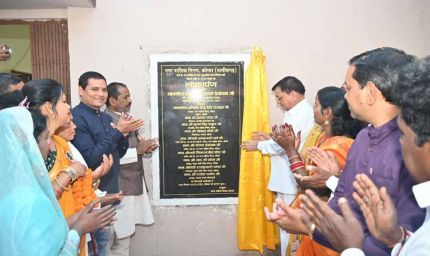 मुड़ापार हेलीपेड में नवनिर्मित सामुदायिक भवन का कैबिनेट मंत्री और महापौर ने फीता काटकर किया लोकार्पण