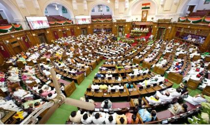 यूपी विधानसभा में शोक प्रस्ताव के दौरान विधायक का मोबाइल बजा, स्पीकर महाना ने किया जब्त