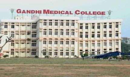 एमबीबीएस छात्रा की संदिग्ध हालात में मौत, बाथरूम में मिला शव और पास में एसिड की बोतल