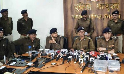 400 सौ से ज्यादा पुलिस अधिकारी और कर्मचारियों ने दी एक साथ दबिश