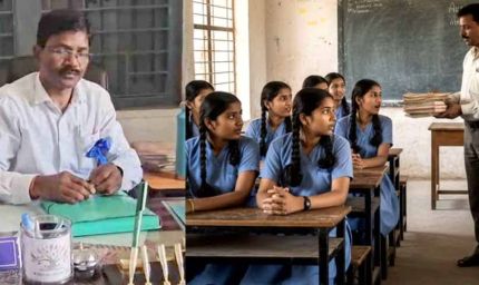 जशपुर के सरकारी स्कूल में शिक्षक ने बांटे बाइबिल, छात्रों के बैग से 14 पुस्तकें बरामद