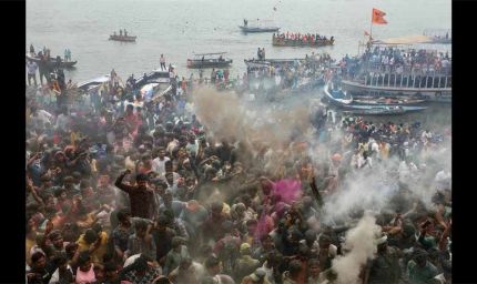 मसान होली की अनोखी परंपरा: क्यों महिलाओं को रखा जाता है इससे दूर?