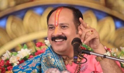 पंडित प्रदीप मिश्रा की कथा सुनते समय महिला को आया कार्डियक अरेस्ट, सांसें थम गईं