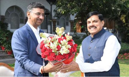 IAS ट्रांसफर अपडेट: मोहन के मिडनाइट मैसेज के बाद मनीष सिंह और वर्णवाल बने ताकतवर, CM ने 2026 रोडमैप पर जताई गंभीरता