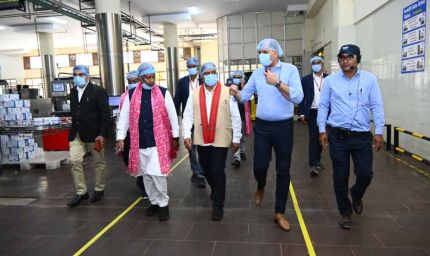 उपमुख्यमंत्री विजय शर्मा और वन मंत्री केदार कश्यप ने किया आधुनिक डेयरियों का निरीक्षण, पशुपालकों-बिहान दीदियों से संवाद