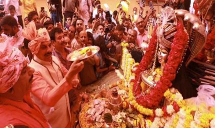 मुख्यमंत्री डॉ. यादव ने भोपाल के प्राचीन बड़वाले महादेव मंदिर पहुंचकर की पूजा-अर्चना