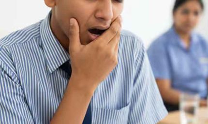 शिक्षा के मंदिर में हैवानियत! छात्र का जबड़ा तोड़ा, लिक्विड डाइट पर मजबूर—टीचर-प्रिंसिपल पर गंभीर आरोप