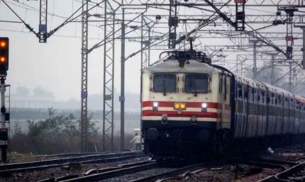 होली पर रेल यात्रियों की परेशानी: भोपाल से गुजरने वाली ट्रेनों में कंफर्म सीट का संकट