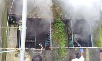 झारखंड: स्कूल के कमरे में अचानक लगी भीषण आग, धुएं-लपटों से मचा हड़कंप