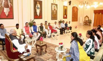 राज्यपाल  पटेल से केरल राज्य के पार्षदगणों ने की मुलाकात