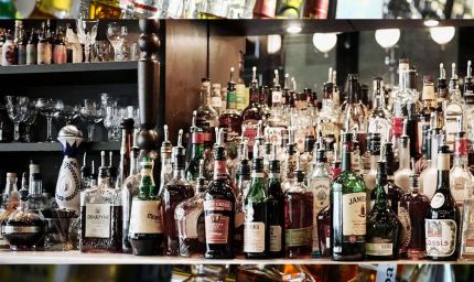 रायपुर एयरपोर्ट पर खुलेगा बार, साय सरकार की नई आबकारी नीति से होटल-रेस्टोरेंट संचालकों को बड़ी राहत