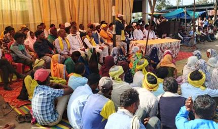 लीलाटोला में शराब दुकान हटाने को लेकर जोरदार धरना प्रदर्शन, ग्रामीणों में आक्रोश