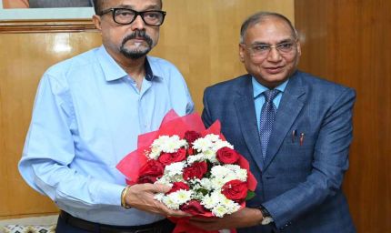 राज्यपाल  रमेन डेका से राज्य उपभोक्ता विवाद प्रतितोष आयोग के अध्यक्ष  चौरड़िया ने की सौजन्य भेंट