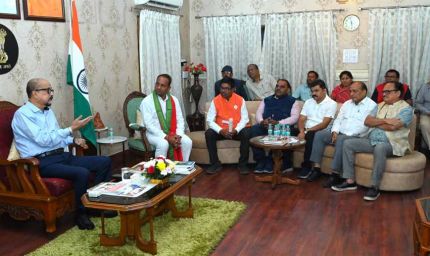 राज्यपाल डेका से छत्तीसगढ़ रेडक्रॉस की नवगठित प्रबंध समिति की सौजन्य भेंट